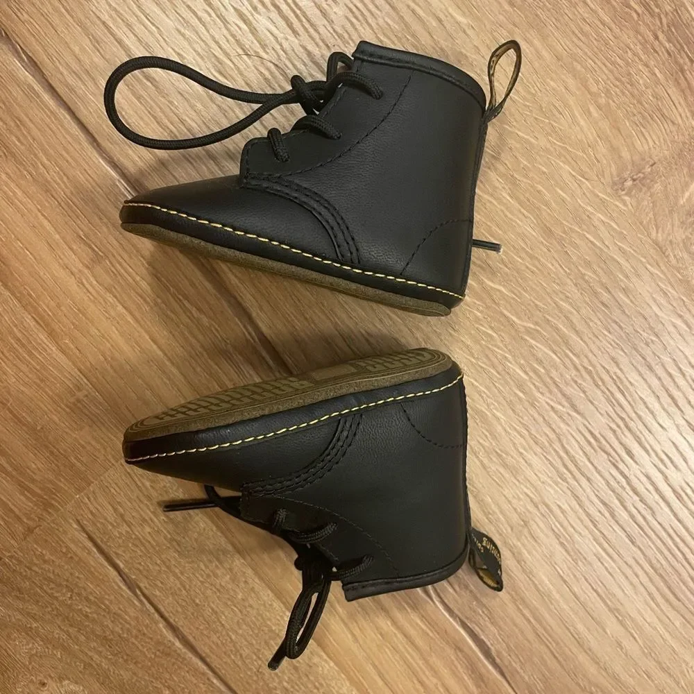DR MARTENS NEWBORN BLACK 1460 AUBURN LEATHER BOOTIES SIZE 2 LIKE NEW